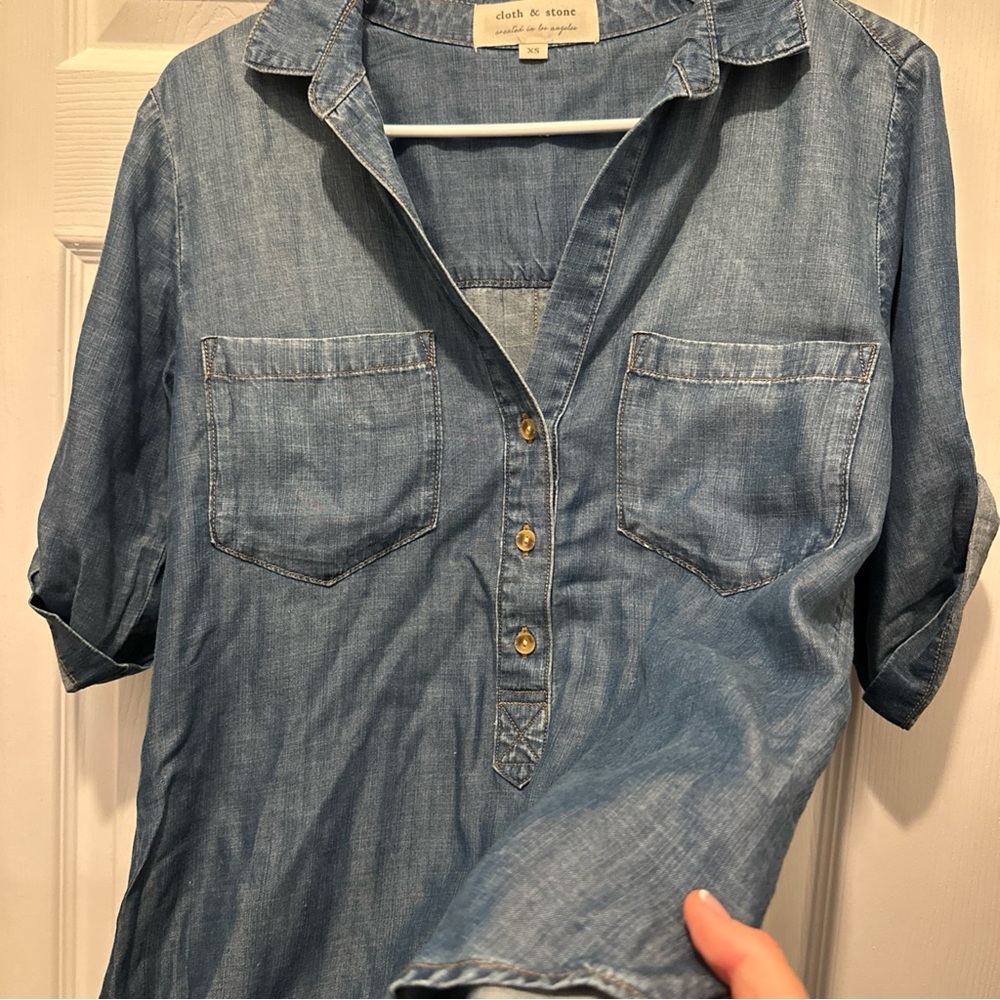 Cloth & Stone Light Blue Chambray Top